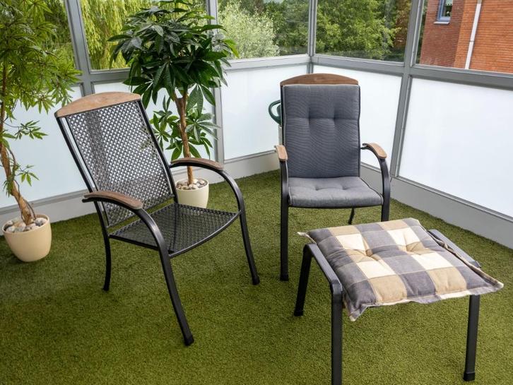 2 Terrasstoelen met kussens en voetenbankje, Tuin en Terras, Tuinstoelen, Zo goed als nieuw, Metaal, Stapelbaar, Ophalen