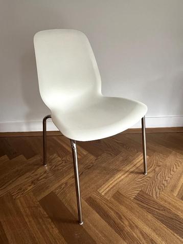 4 (eet)tafel stoelen  beschikbaar voor biedingen