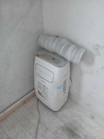 Jonge nieuwe airco  beschikbaar voor biedingen
