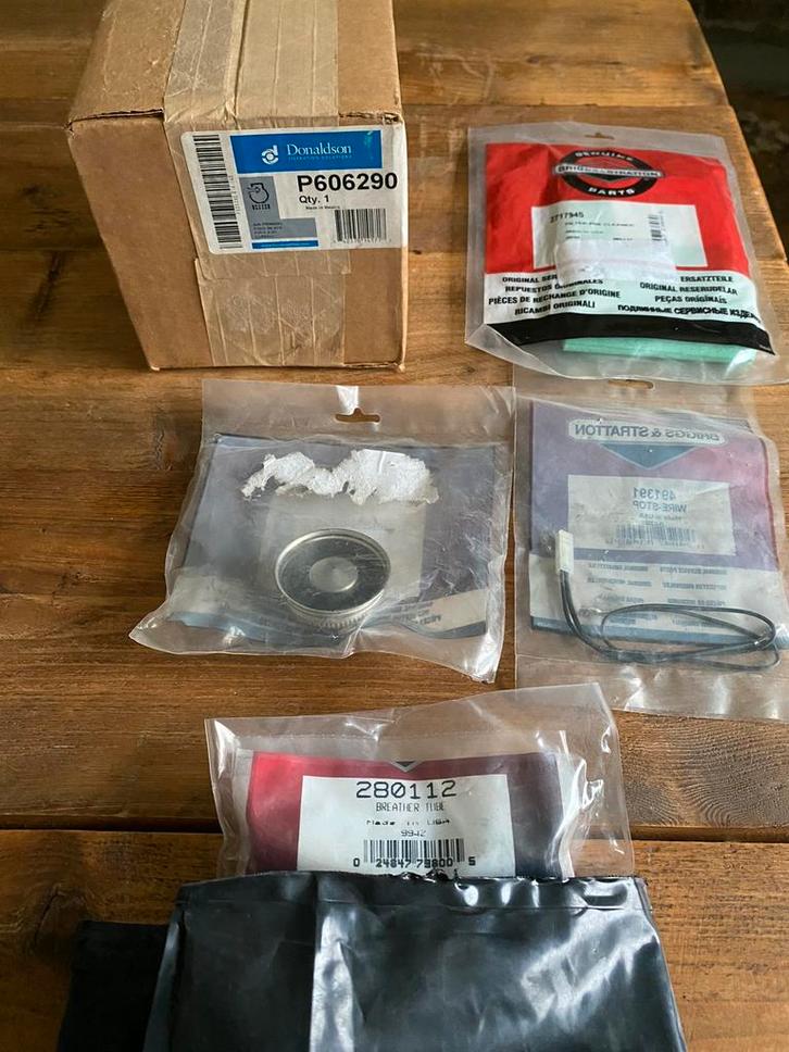 Te koop: div nieuwe Briggs & Stratton onderdelen, Tuin en Terras, Grasmaaiers, Nieuw, Benzine-grasmaaier, 50 cm of meer, Kooimesmaaier