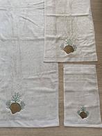 Zachte handdoek met schelpenborduursel, Ophalen of Verzenden, Nieuw, Beige, Handdoek