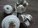 Enkele onderdelen van een Marjolein Bastin theeservies., Ophalen