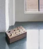antiek houten kistje met kleine messing gewichtjes, Ophalen of Verzenden