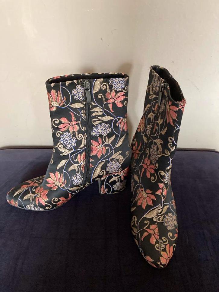 Tamaris dames Laarzen Maat 40 - Zwart, Roze, Goud, Kleding | Dames, Schoenen, Zo goed als nieuw, Lage of Enkellaarzen, Overige kleuren