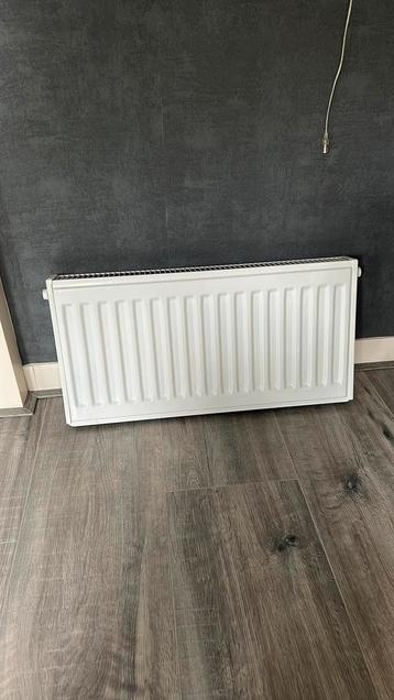 Kleine radiator, nieuw beschikbaar voor biedingen