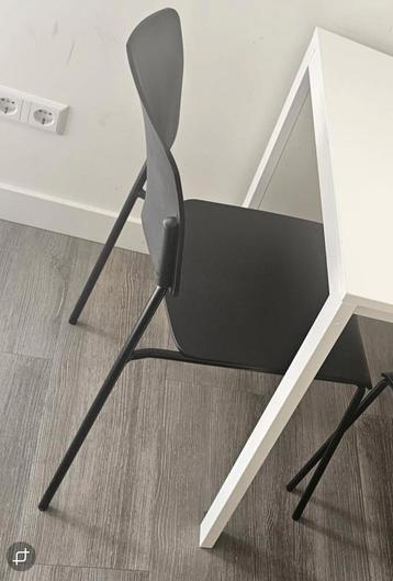 3 zwarte eetkamerstoelen beschikbaar voor biedingen