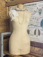 Brocante paspop/buste incl oude kraagjes, Antiek en Kunst, Ophalen