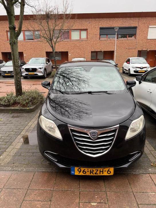 Lancia Ypsilon 0.9 Twinair 85PK 2011 Zwart | 5 Deur, Auto's, Lancia, Particulier, Ypsilon, Airbags, Airconditioning, Cruise Control