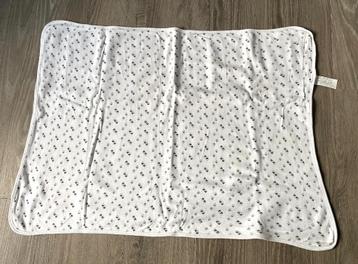 Wit katoenen tricot dekentje 83 x 59 cm. beschikbaar voor biedingen