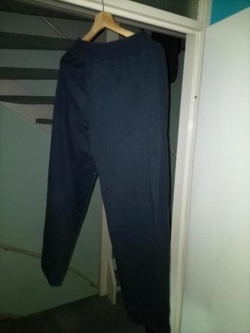 Umbro sportswear broek.  Maat L. beschikbaar voor biedingen