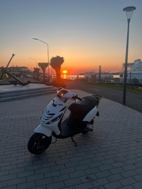 Piaggio zip 2t 70cc teruil, Fietsen en Brommers, Scooters | Piaggio, Zo goed als nieuw, Zip, Ophalen
