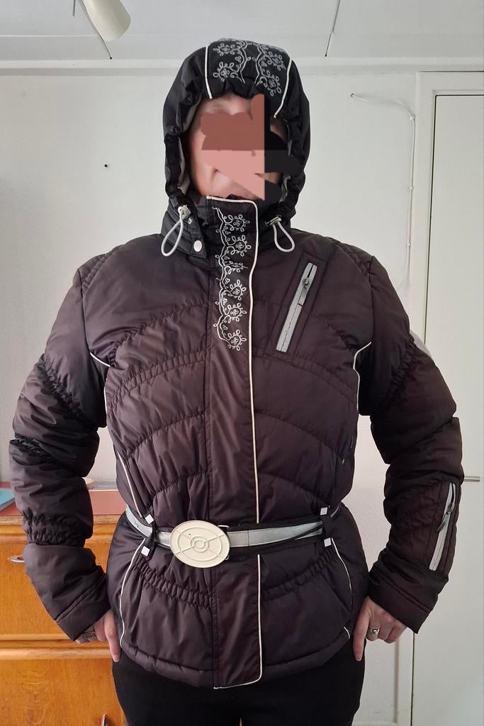 Winter jas capuchon Luhta Finland L 40 warm gesp riem, Kleding | Dames, Wintersportkleding, Maat 38/40 (M), Luhta, Ophalen of Verzenden