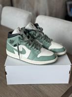 Jordan 1 mid (maat 44) mint groen, Kleding | Heren, Schoenen, Overige kleuren, Nike Jordan, Ophalen of Verzenden, Sneakers of Gympen