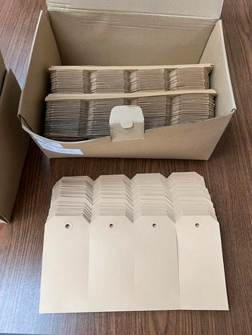 5000 Kartonnen Labels 70 x 140 mm. Met versterkt Ophangoog beschikbaar voor biedingen