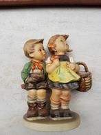Hummel beeldjes: Goebel nummer 49/0. en schoteltje, Ophalen of Verzenden