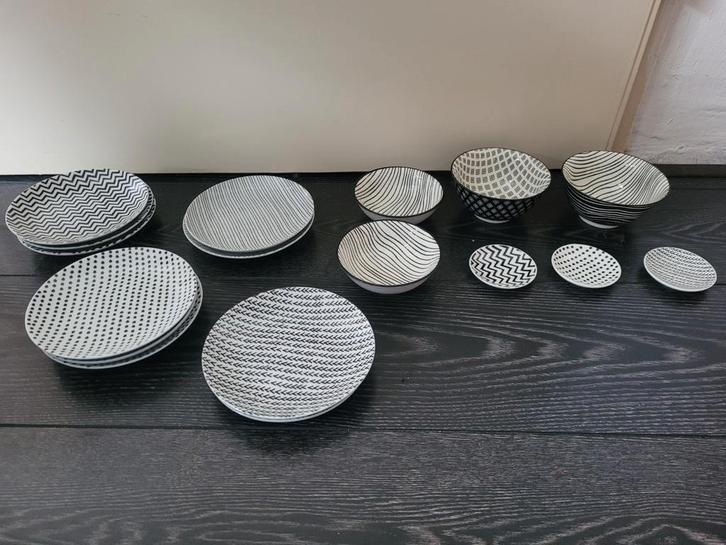 Zwart-wit servies met printjes, Huis en Inrichting, Keuken | Servies, Zo goed als nieuw, Overige stijlen, Porselein, Ophalen of Verzenden