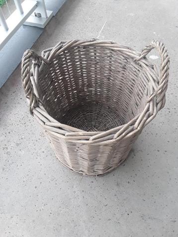 Mandje voor plantje of bloemen ruilen beschikbaar voor biedingen