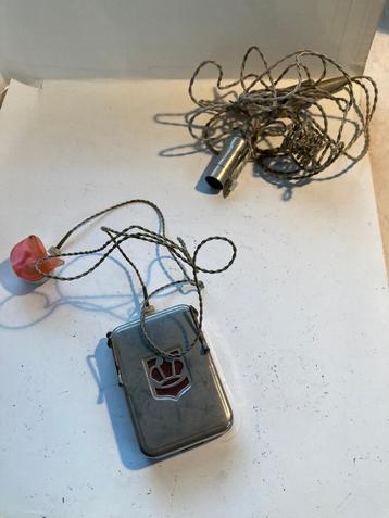 Antiek hoorapparaat beschikbaar voor biedingen