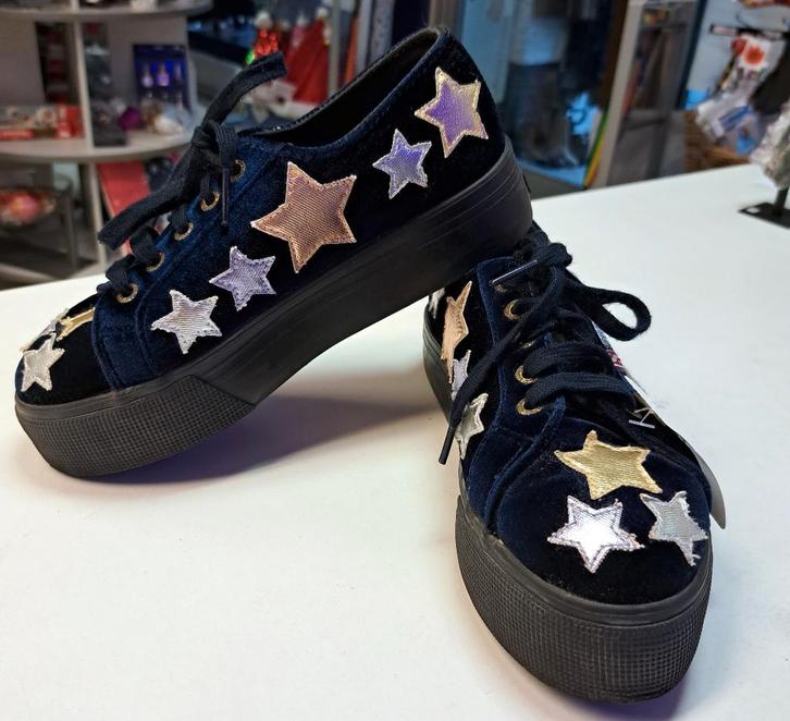 Superga plateau blauw velvet sneakers met sterren 38 47849, Kleding | Dames, Schoenen, Zo goed als nieuw, Sneakers of Gympen, Blauw