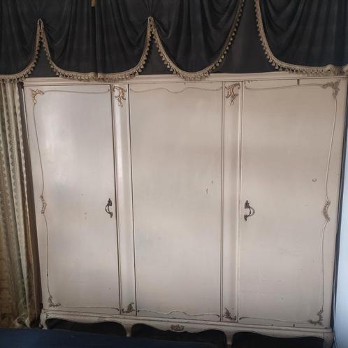 Klassieke vintage kledingkast, geheel demontabel., Antiek en Kunst, Antiek | Meubels | Bedden, Ophalen