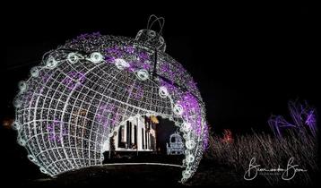 Outdoor mega kerstbal, buiten kerst decoratie beschikbaar voor biedingen