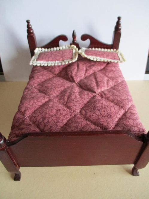 poppenhuis bed, Verzamelen, Poppenhuizen en Toebehoren, Gebruikt, Decoratie, Ophalen of Verzenden