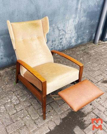 Vintage jaren 50 oorfauteuil beschikbaar voor biedingen