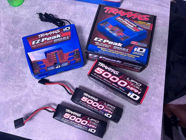 Traxxas 6s ID set. Dual ID lader ez peak + 2x 3s ID Lipo’s, Hobby en Vrije tijd, Modelbouw | Radiografisch | Auto's, Gebruikt