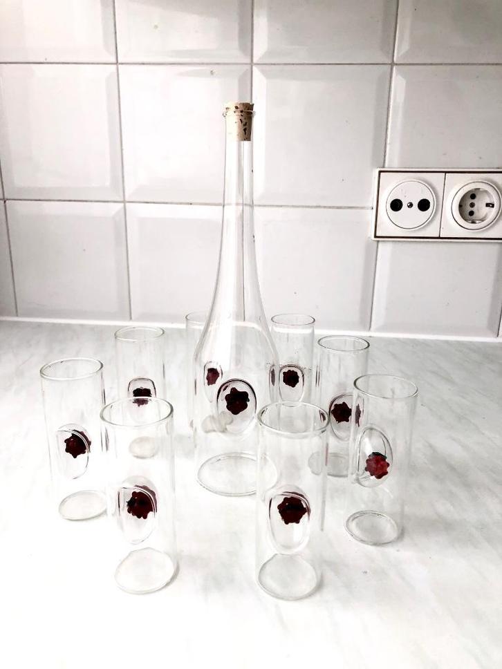 Likeur-/wodkaset met frambozen., Huis en Inrichting, Keuken | Servies, Nieuw, Glas of Glazen, Overige stijlen, Glas, Ophalen of Verzenden