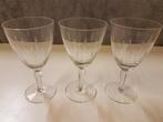 Gegraveerde witte wijnglazen 3 stuks hoogte 11 cm, Antiek en Kunst, Antiek | Glas en Kristal, Ophalen of Verzenden