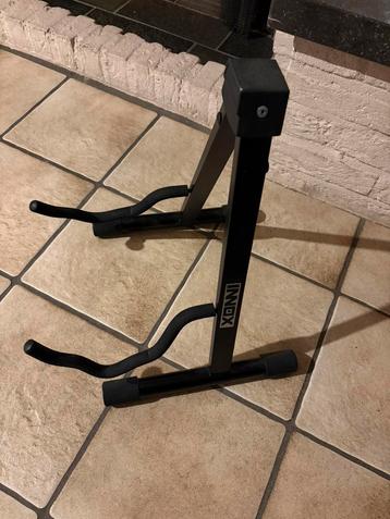 Gitaar standaard beschikbaar voor biedingen