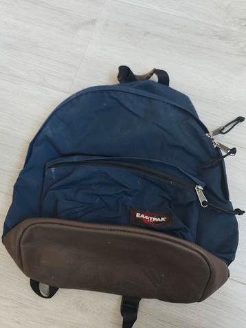 Eastpack rugtas met leren details beschikbaar voor biedingen