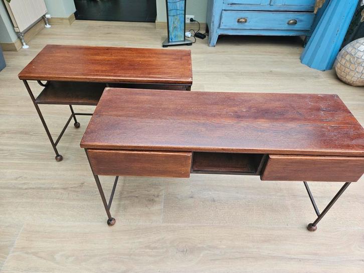 Antieke sidetables met elegante details, Huis en Inrichting, Bureaus, Gebruikt, Ophalen