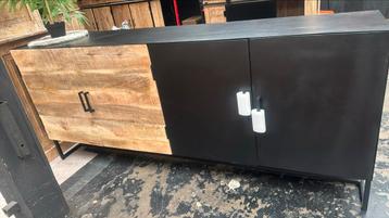 Industrieel mango houten dressoir/ tv meubel beschikbaar voor biedingen