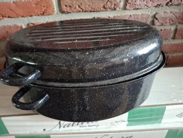 Ovale braadpan met deksel beschikbaar voor biedingen