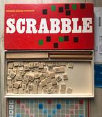 Scrabble, rode old school doos. Compleet., Hobby en Vrije tijd, Gezelschapsspellen | Bordspellen, Ophalen of Verzenden, Drie of vier spelers