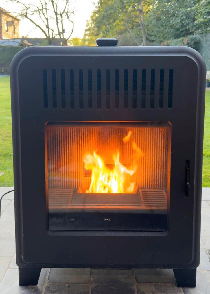 Pelletkachel MCZ Cute  met afstandsbediening en buizen!, Huis en Inrichting, Kachels, Zo goed als nieuw, Pelletkachel, Overige brandstoffen