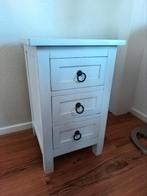 Leuk wit nachtkastje met 3 lades, Ophalen, Gebruikt, Minder dan 45 cm, 55 tot 70 cm
