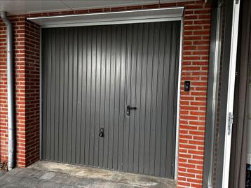 Stalen garage kantelpoort met loopdeur 2.40m x 2.40m