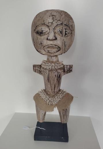 Groot beeld etnisch figuur Kauri schelp - Namij beschikbaar voor biedingen