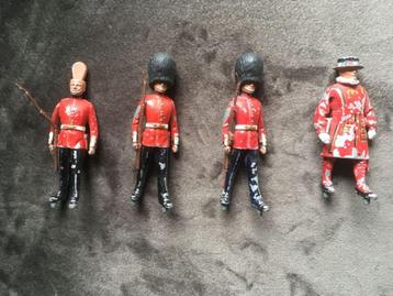 4 tinnen soldaatjes beschikbaar voor biedingen