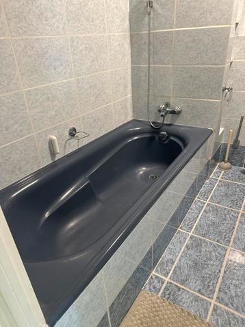 Gebruikte Badkuip - Opknapper beschikbaar voor biedingen