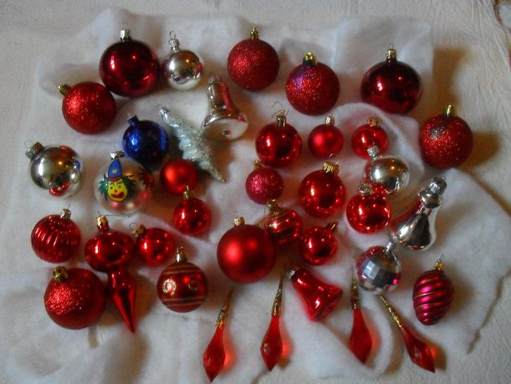 vintage grotendeels rode Kerstballen Kerstboom versiering, Diversen, Kerst, Ophalen of Verzenden