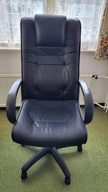 Bureaustoel beschikbaar voor biedingen