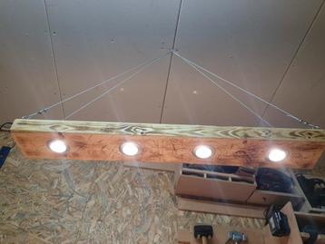 Houten rustieke plafonlamp beschikbaar voor biedingen