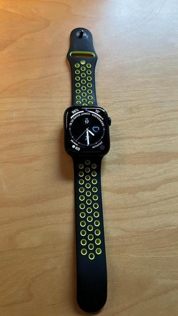 Apple Watch series 9 45mm - Nette staat | Accu 88% beschikbaar voor biedingen