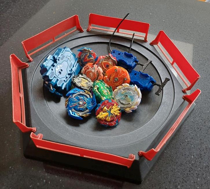 Beyblade Set (10 stuks) met Arena en 3 Launchers, Kinderen en Baby's, Speelgoed | Overig, Gebruikt, Jongen of Meisje, Ophalen of Verzenden