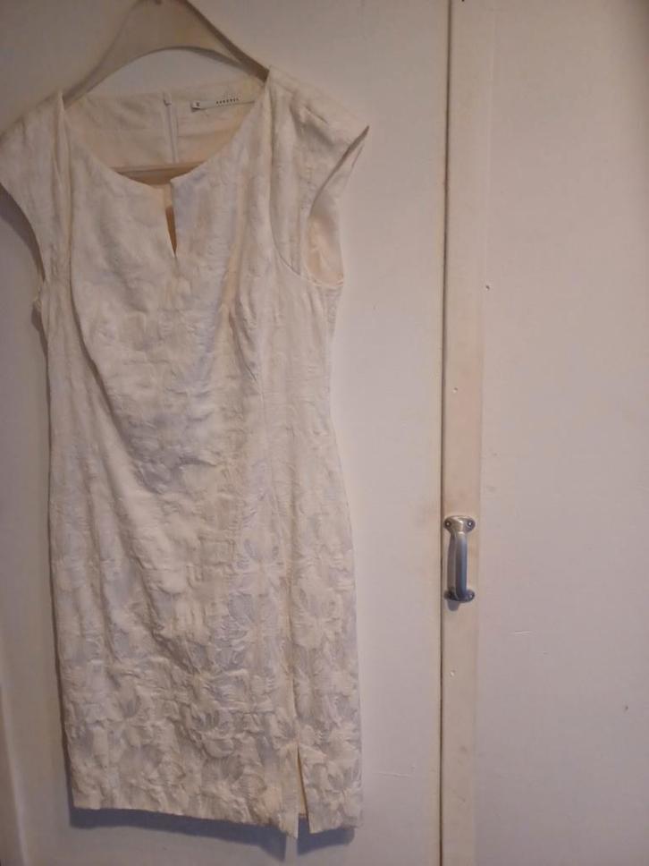 Elegante cocktailjurk - Maat 38, Kleding | Dames, Jurken, Zo goed als nieuw, Maat 38/40 (M), Wit, Knielengte, Ophalen of Verzenden