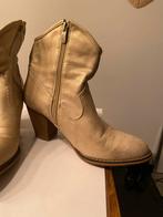 Gouden enkellaarsjes maat 37 - bijna nieuw, Ophalen of Verzenden, Zo goed als nieuw, Overige kleuren, Lage of Enkellaarzen