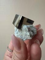 Waanzinnig mooie pyriet kubus op matrix, Ophalen of Verzenden, Mineraal